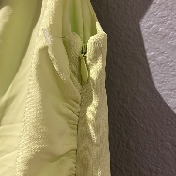 SELF-PORTRAIT
Off-the-shoulder ruched stretch-jersey midi dress - Picture 6 of 13